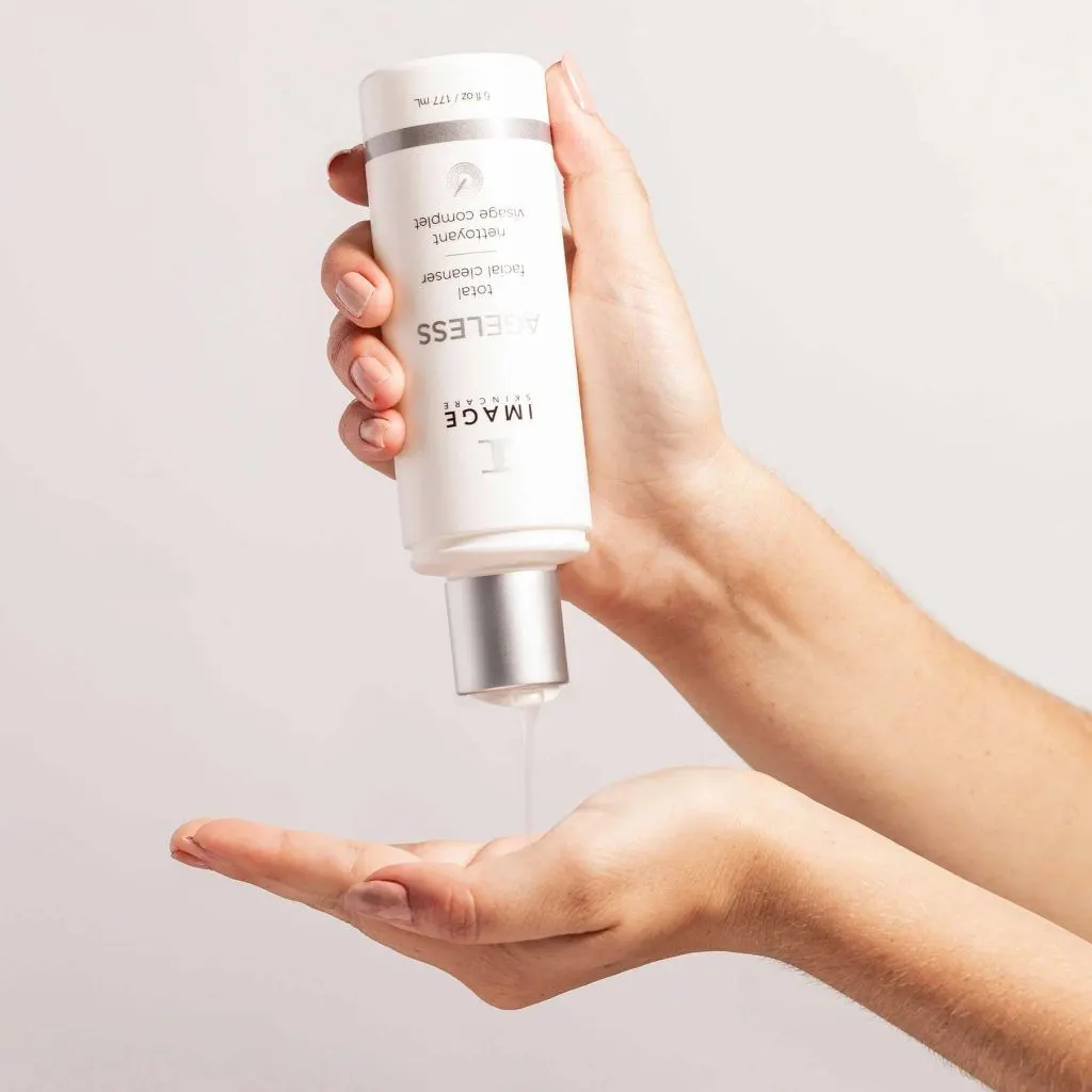 https://cdn.medigoapp.com/product/Sua_rua_mat_chong_lao_hoa_da_Image_Ageless_Total_Facial_Cleanser_177ml_1024x1024_1fb129505c.jpeg