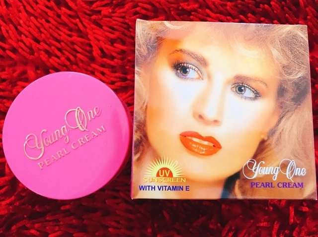Kem dưỡng trắng da mặt Thái Lan Young One Pearl Cream (Cô gái tóc xù) hộp 1 lọ 100g