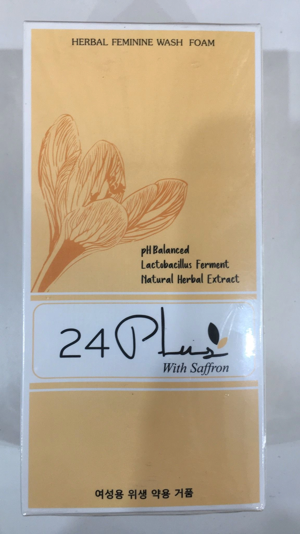 Bọt dược liệu vệ sinh phụ nữ 24Plus with Saffron hộp 1 chai 250ml