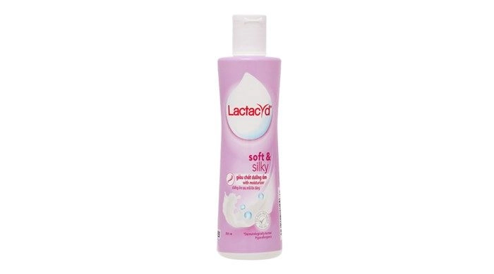 Dung dịch vệ sinh phụ nữ Lactacyd Soft & Silky hộp 1 chai 250ml