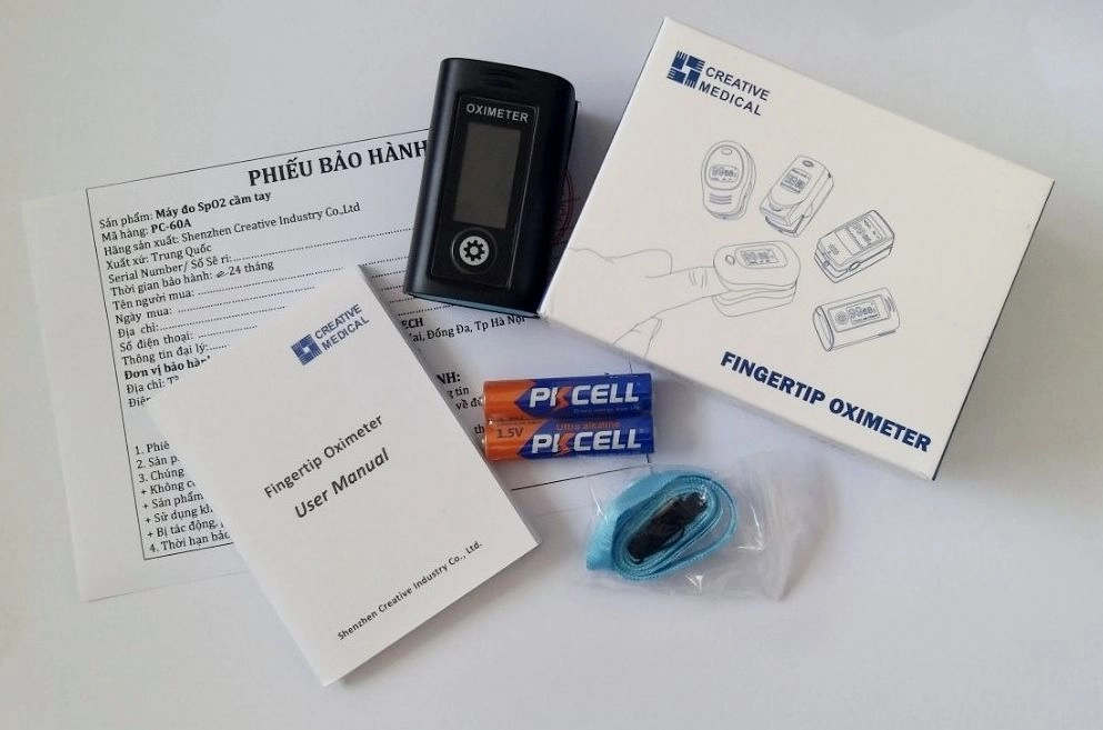 Máy đo nồng độ oxy trong máu SpO2 và đo nhịp tim dạng kẹp ngón tay Fingertip Oximeter CREATIVE MEDICAL PC-60A (METECH) hộp 1 cái