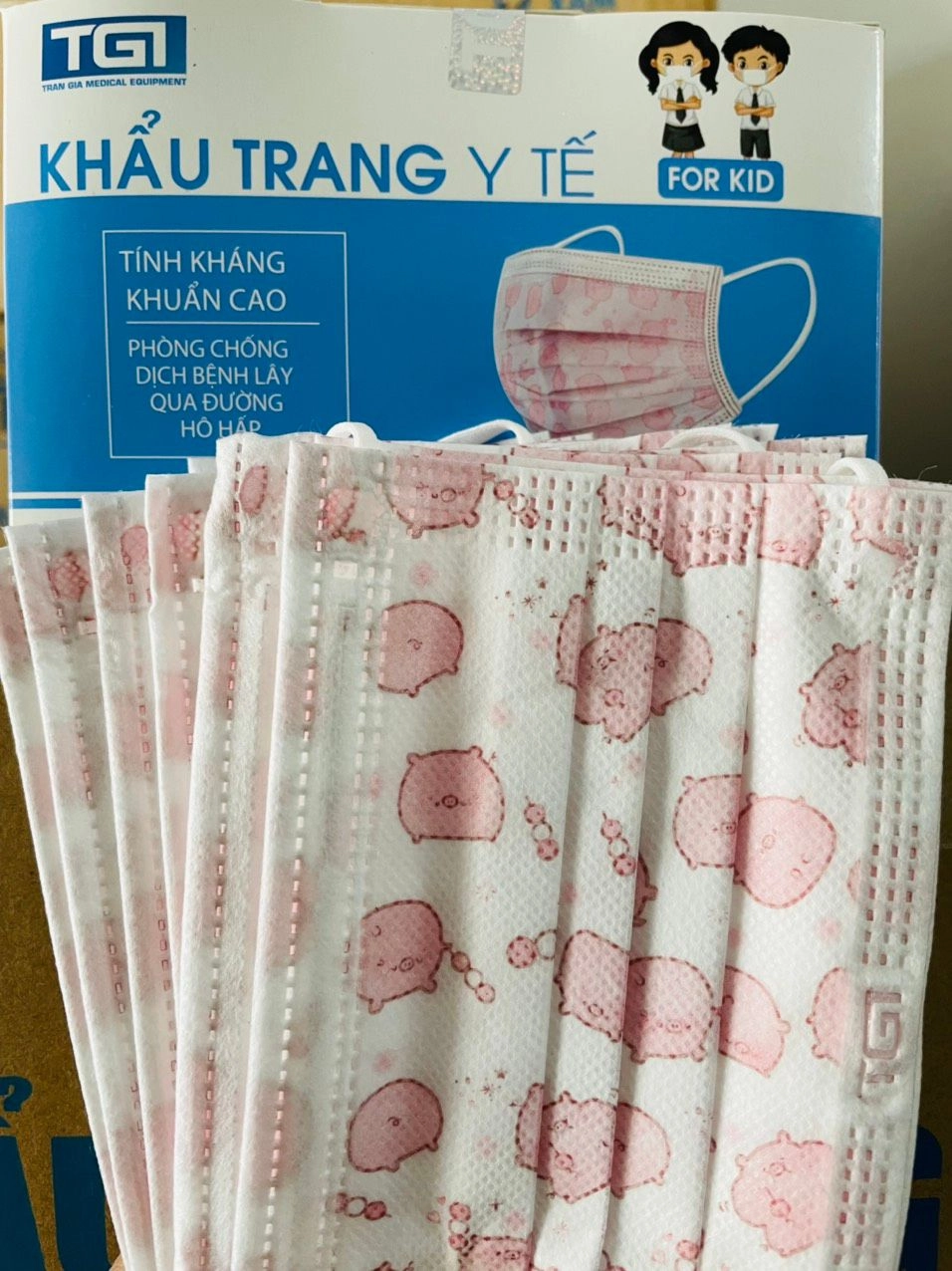 Khẩu trang y tế 4 lớp cho trẻ em Trần Gia (hồng) hộp 50 cái